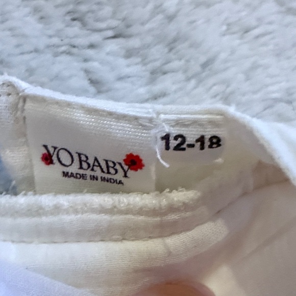 Cream Ruffle Baby Girl Set - Picture 3 of 4